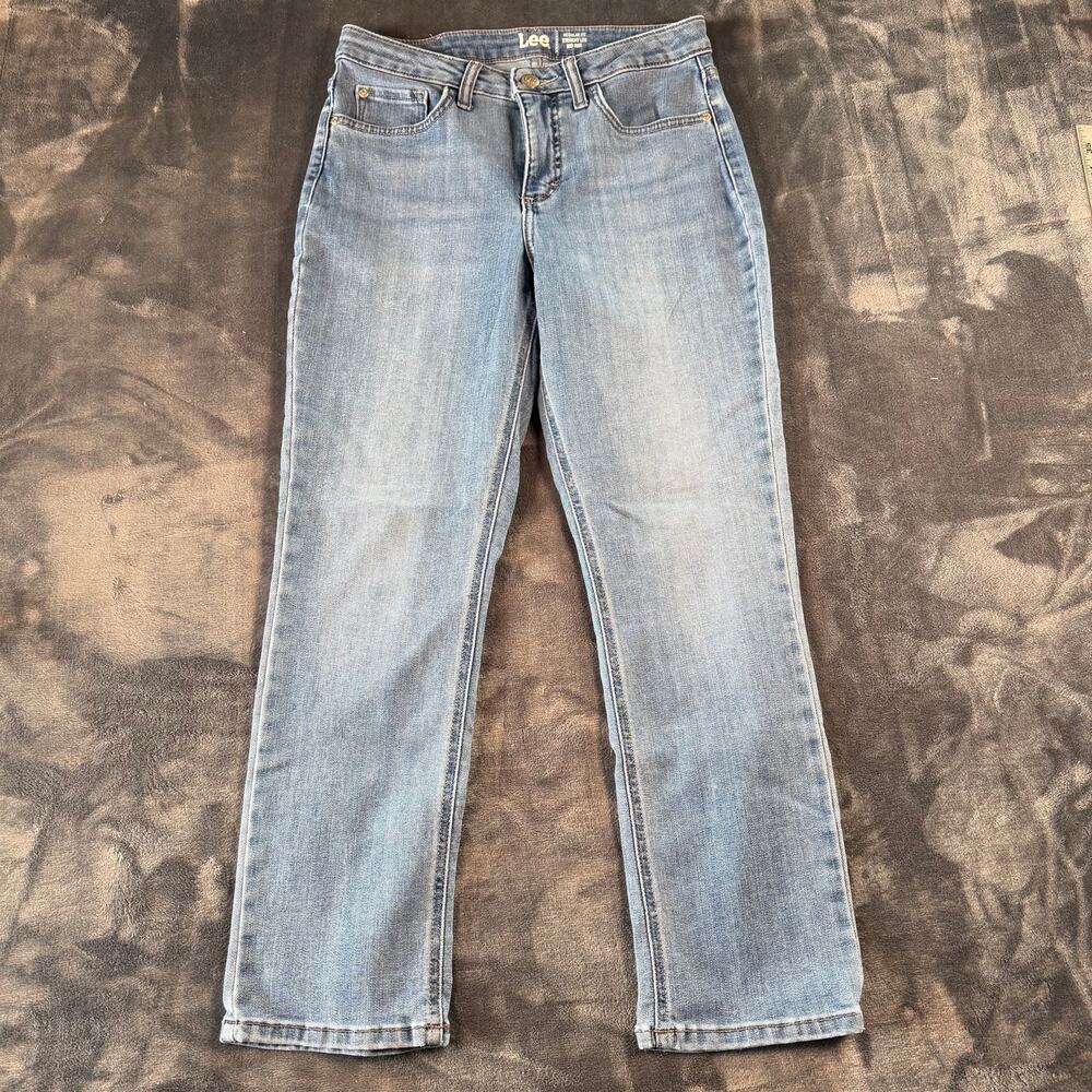 Lee Women's 6P Petite Light Wash Mid Rise Straight Leg Stretch Jeans